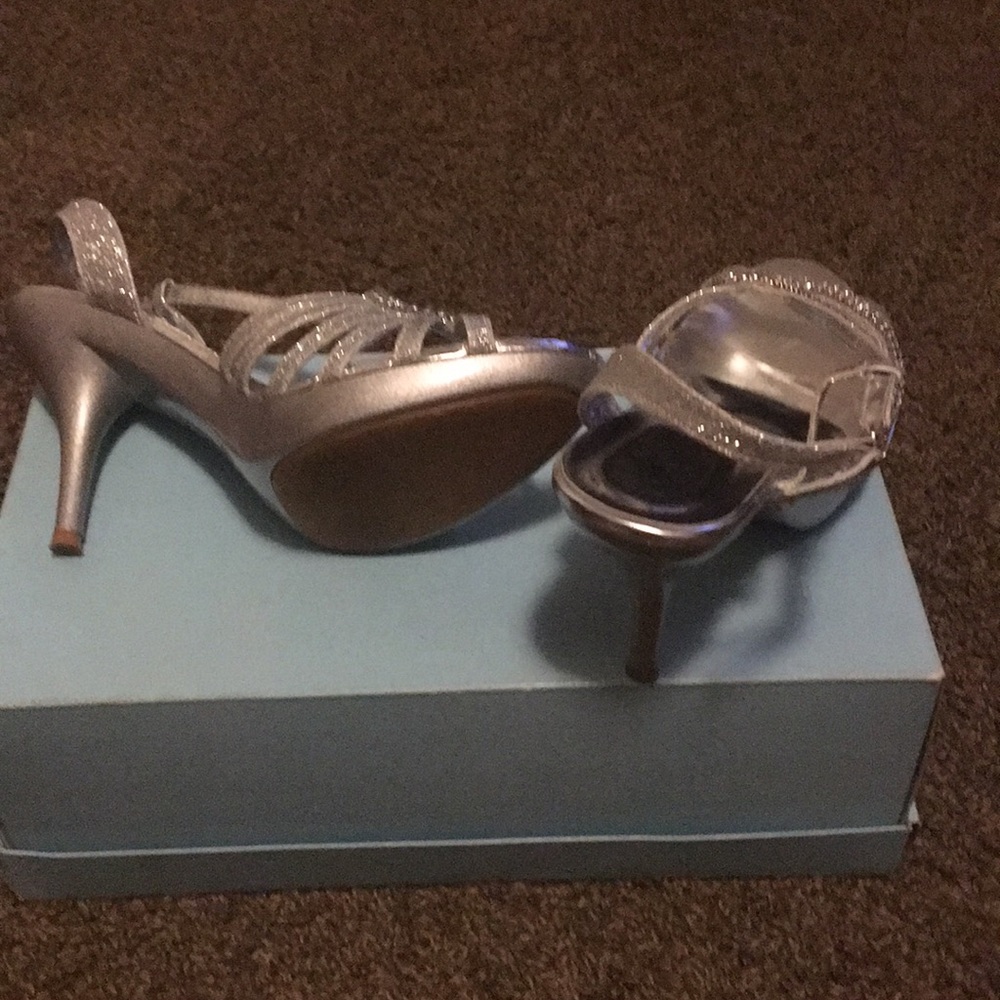 Wild Rise Shoes - Picture 2 of 4